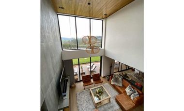 VENDO moderna casa en el alto de Las Palmas.