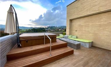 VENDO moderna casa en el alto de Las Palmas.