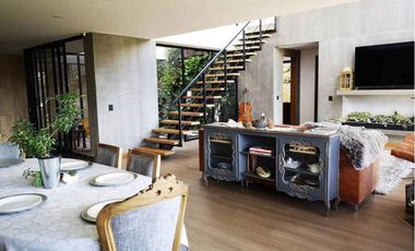 VENDO moderna casa en el alto de Las Palmas.