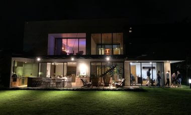 VENDO moderna casa en el alto de Las Palmas.