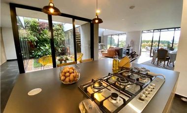 VENDO moderna casa en el alto de Las Palmas.