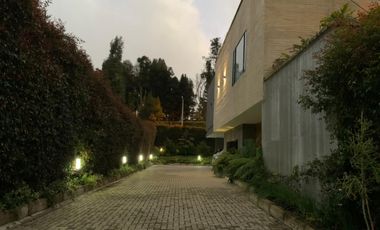 VENDO moderna casa en el alto de Las Palmas.
