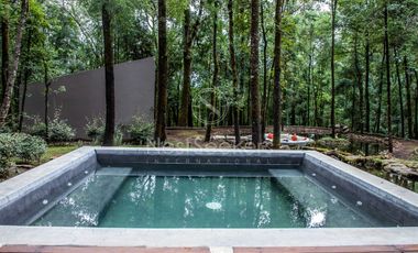 CASA MODERNA EN VENTA EN ENTORNO  BOSCOSO