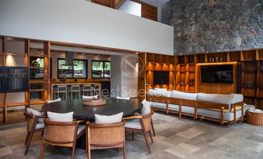 CASA MODERNA EN VENTA EN ENTORNO  BOSCOSO