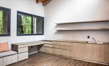 CASA MODERNA EN VENTA EN ENTORNO  BOSCOSO