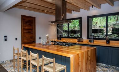 CASA MODERNA EN VENTA EN ENTORNO  BOSCOSO