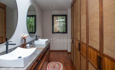 CASA MODERNA EN VENTA EN ENTORNO  BOSCOSO