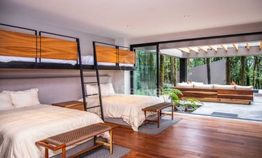 CASA MODERNA EN VENTA EN ENTORNO  BOSCOSO