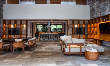 CASA MODERNA EN VENTA EN ENTORNO  BOSCOSO