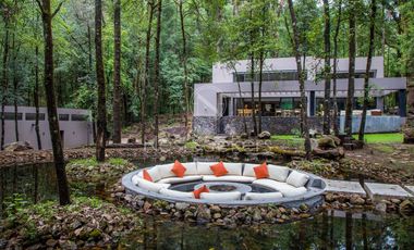 CASA MODERNA EN VENTA EN ENTORNO  BOSCOSO