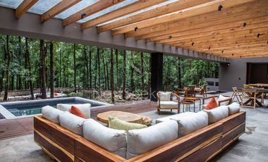 CASA MODERNA EN VENTA EN ENTORNO  BOSCOSO