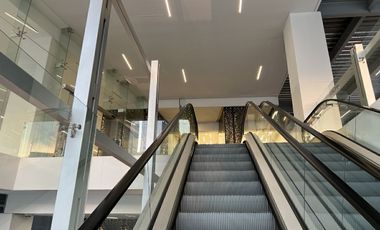 MEDIO PISO OFICINAS EN VENTA EN ZONA ANDARES TRIPLE A