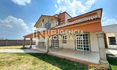 GRAN CASA EN RENTA UBICADA EN TEPETLAOXTOC TEXCOCO