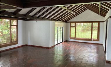 CASA CAMPESTRE  PARA ARRENDAR EN ENVIGADO (LOMA DEL ESCOBERO)
