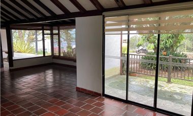 CASA CAMPESTRE  PARA ARRENDAR EN ENVIGADO (LOMA DEL ESCOBERO)