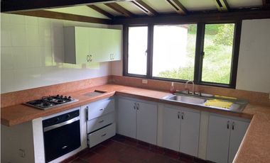 CASA CAMPESTRE  PARA ARRENDAR EN ENVIGADO (LOMA DEL ESCOBERO)
