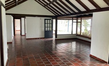 CASA CAMPESTRE  PARA ARRENDAR EN ENVIGADO (LOMA DEL ESCOBERO)