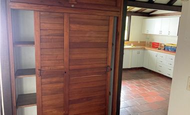 CASA CAMPESTRE  PARA ARRENDAR EN ENVIGADO (LOMA DEL ESCOBERO)