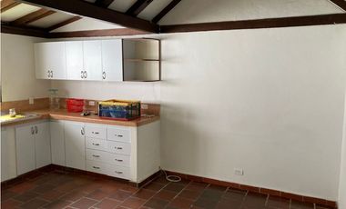 CASA CAMPESTRE  PARA ARRENDAR EN ENVIGADO (LOMA DEL ESCOBERO)