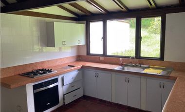 CASA CAMPESTRE  PARA ARRENDAR EN ENVIGADO (LOMA DEL ESCOBERO)