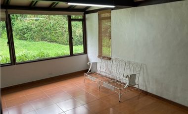 CASA CAMPESTRE  PARA ARRENDAR EN ENVIGADO (LOMA DEL ESCOBERO)