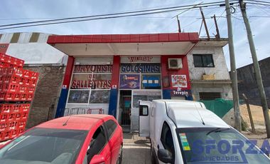 Galpón a la VENTA sobre Ruta 8 en MUY BUEN estado de 360 m2 totales.