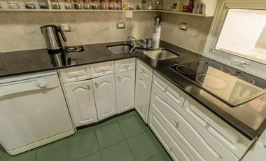 Departamento de 4 Ambientes con Dependencia  y Cochera en Flores