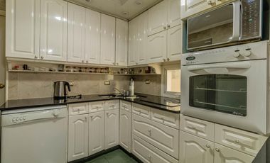 Departamento de 4 Ambientes con Dependencia  y Cochera en Flores