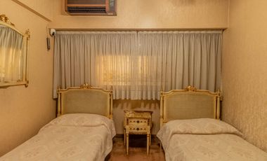 Departamento de 4 Ambientes con Dependencia  y Cochera en Flores