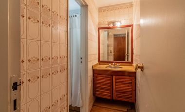 Departamento de 4 Ambientes con Dependencia  y Cochera en Flores