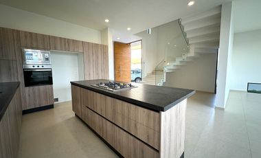 Casa Nueva en Venta Parques Vallarta, Zapopan Jal. Zona Instituto de Ciencias