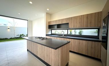 Casa Nueva en Venta Parques Vallarta, Zapopan Jal. Zona Instituto de Ciencias