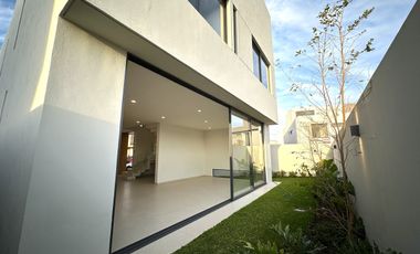 Casa Nueva en Venta Parques Vallarta, Zapopan Jal. Zona Instituto de Ciencias