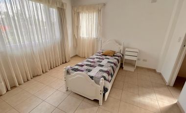 excelente Propiedad con Piscina a la Venta en Fincas de Iraola