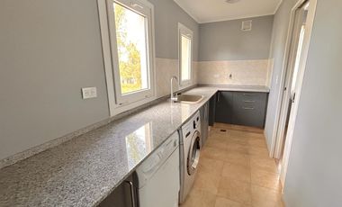 excelente Propiedad con Piscina a la Venta en Fincas de Iraola
