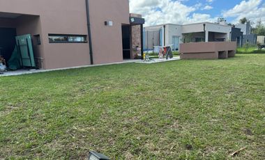 Casa en Venta - 5 AMB en Santa Isabel II