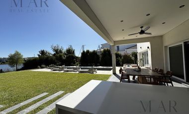 Casa en Alquiler en San Benito con salida a la laguna