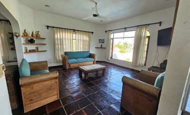 Residencia frente al Club de Golf Palma Real Ixtapa