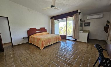 Residencia frente al Club de Golf Palma Real Ixtapa