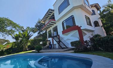 Residencia frente al Club de Golf Palma Real Ixtapa