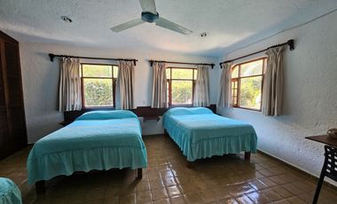 Residencia frente al Club de Golf Palma Real Ixtapa