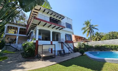 Residencia frente al Club de Golf Palma Real Ixtapa