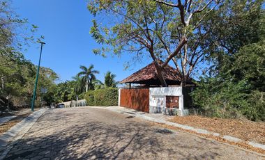 Residencia frente al Club de Golf Palma Real Ixtapa