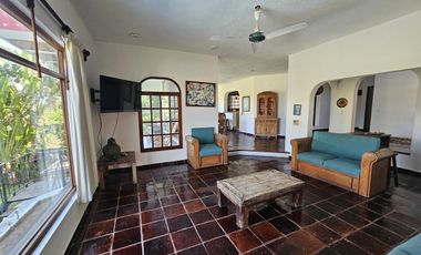 Residencia frente al Club de Golf Palma Real Ixtapa