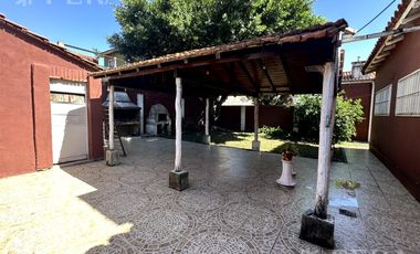 Venta casa 4 ambientes con jardín y fondo libre en Wilde