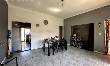 Venta casa 4 ambientes con jardín y fondo libre en Wilde