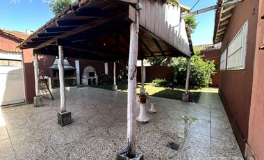 Venta casa 4 ambientes con jardín y fondo libre en Wilde