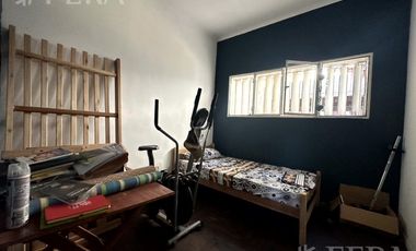 Venta casa 4 ambientes con jardín y fondo libre en Wilde