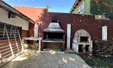 Venta casa 4 ambientes con jardín y fondo libre en Wilde