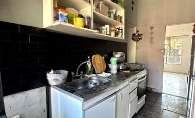 Venta casa 4 ambientes con jardín y fondo libre en Wilde